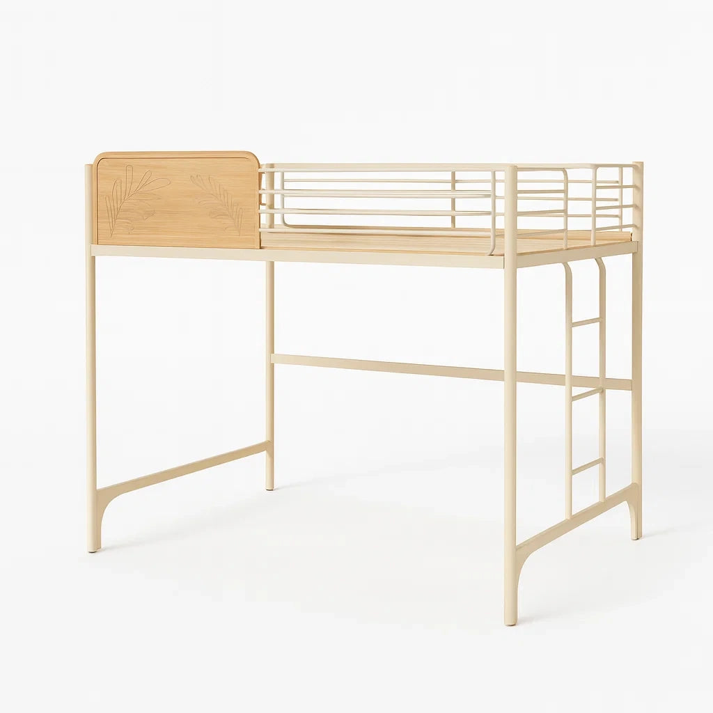 Metall-Hochbett mit Holz-Details und Gravuren